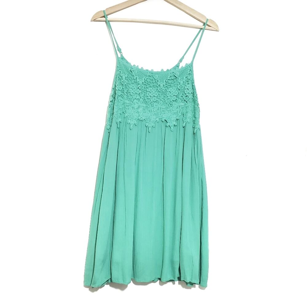 Entro | Vibrant Seafoam Green Crochet Lace Top and Pleated Skirt Dress